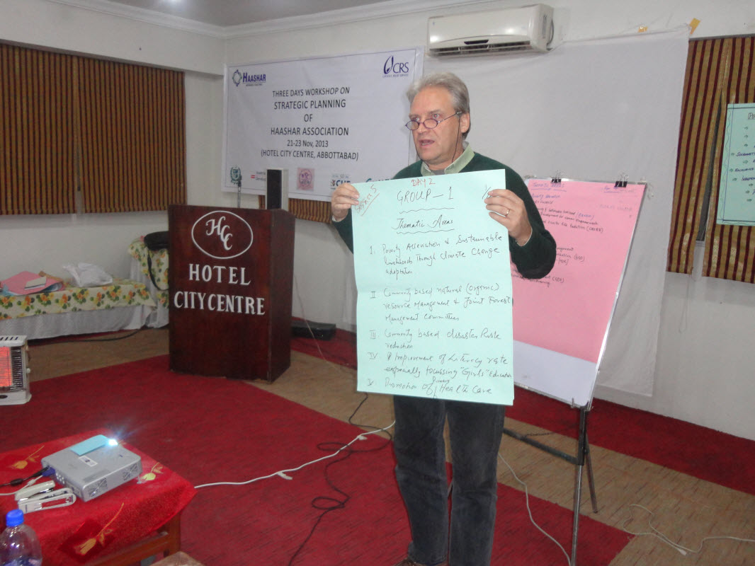 claus-euler-consultant-for-stretgic-planning-of-haashar-at-the-workshop-2