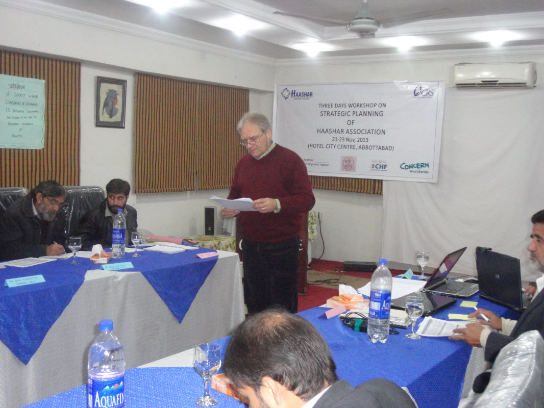 claus-euler-consultant-for-stretgic-planning-of-haashar-at-the-workshop